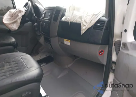 2015 Mercedes-Benz Sprinter 2500 High Roof из США, поврежденный, VIN WD3PE8CC0F5978878